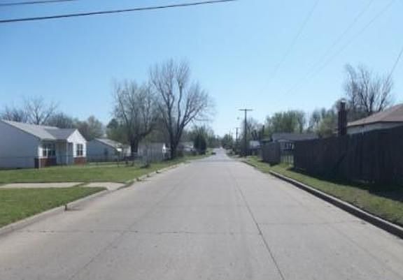 2nd image of 2807 E Woodrow Pl