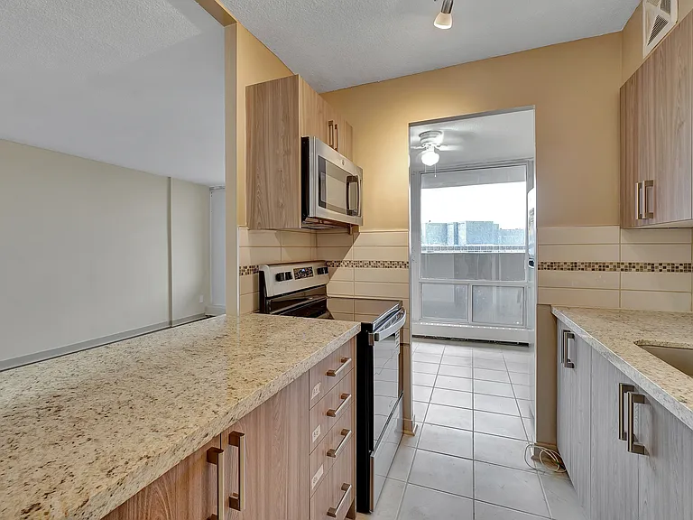 121 Agnes St — Photo 17
