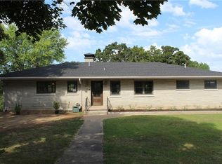 218 N Summit St, Prairie Grove, AR 72753
