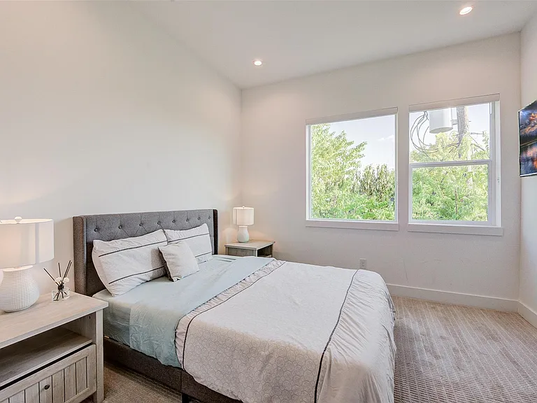 5839 Dolores St — Photo 24
