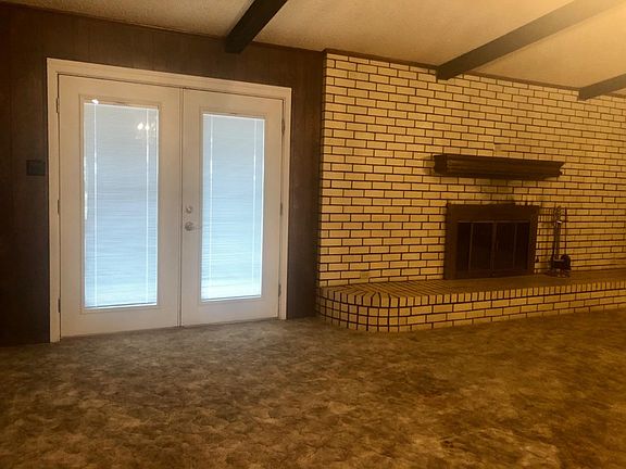 4th image of 917 S Farm Road 3261