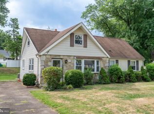 381 Hardman Ln, Warminster, PA