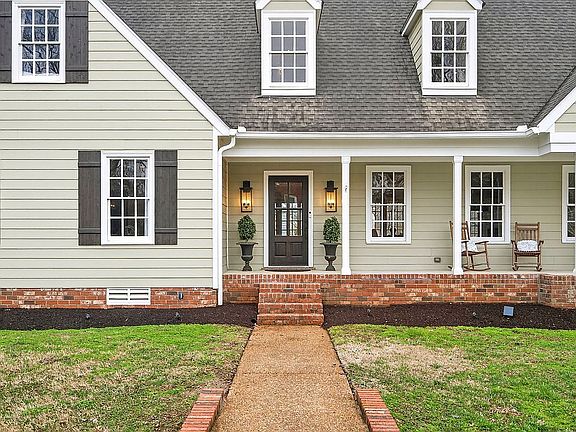 4th image of 1111 Greenleaf Way