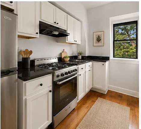 23 Bentley Ave #4 Photo 1