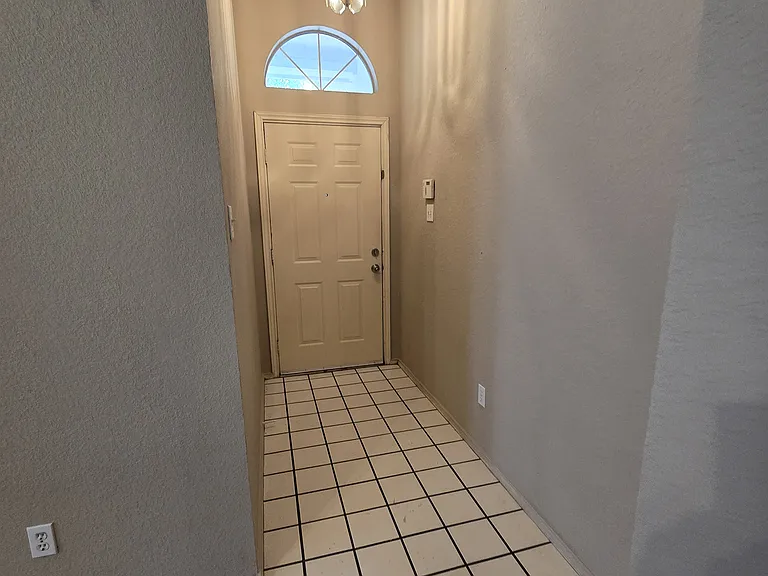 8028 Clear Brook Cir — Photo 5
