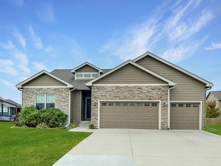 16800 Prairie Dr — Photo 22
