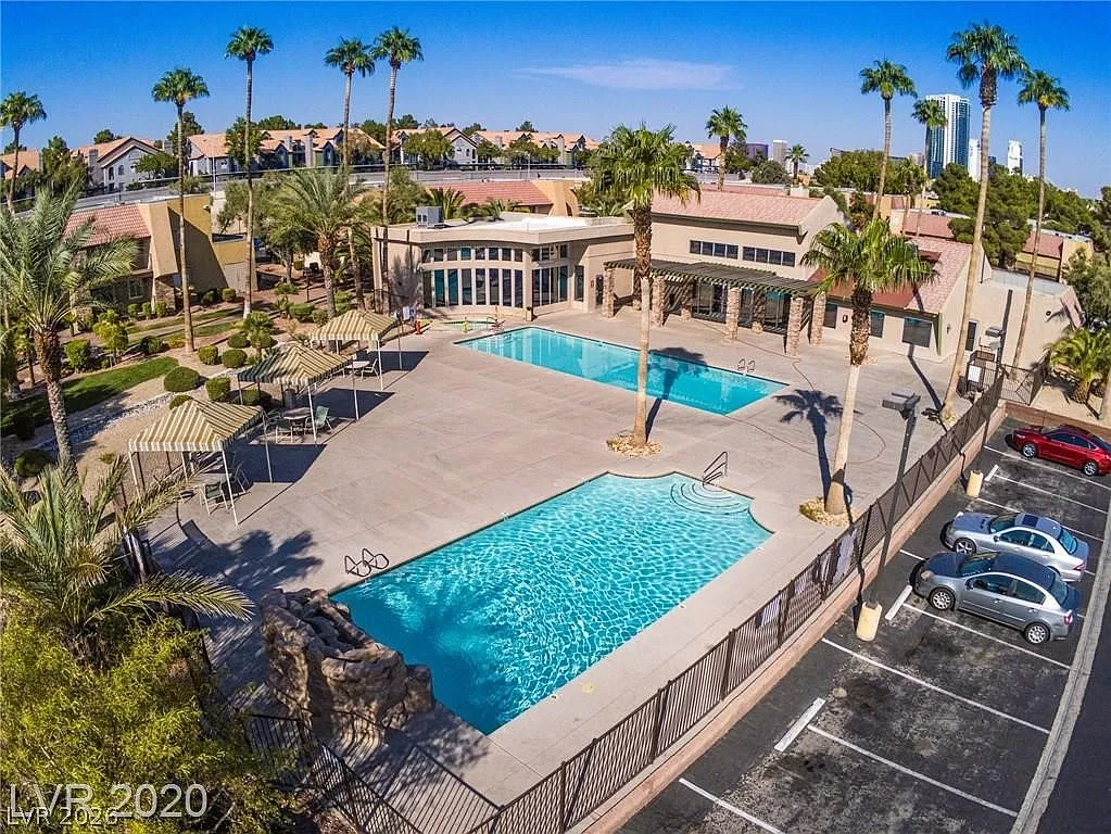 2 bed, 2.0 bath, 978 sqft, $1,250 — Photo 3