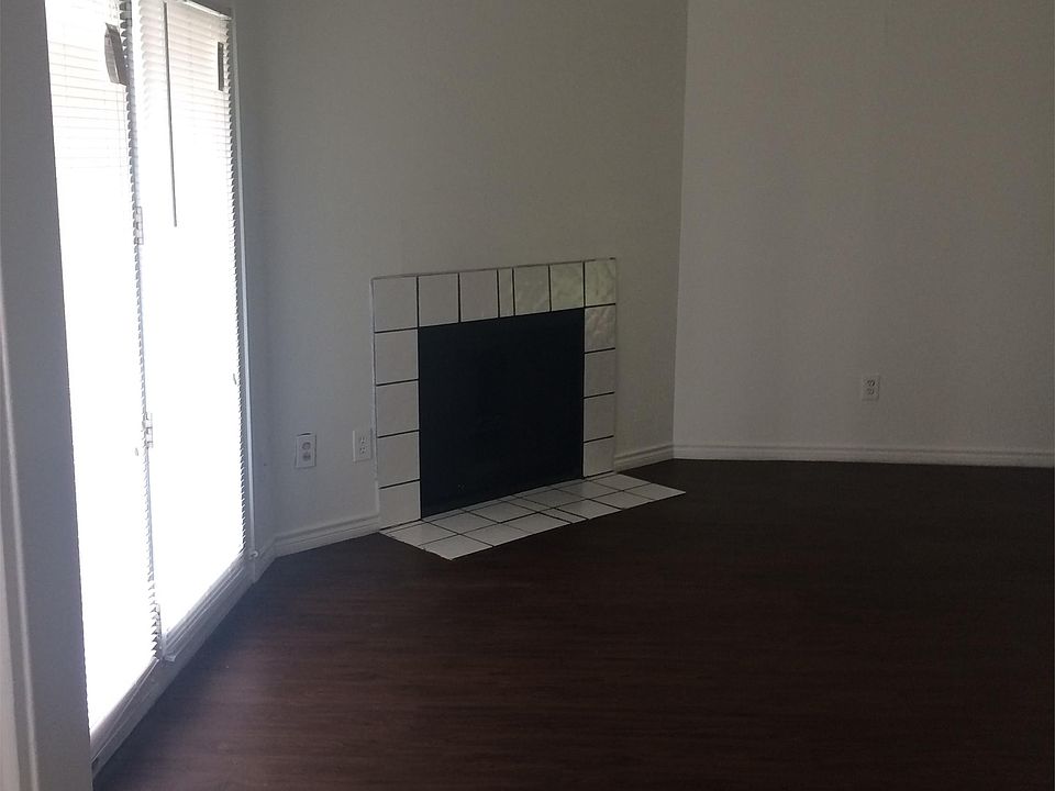 1st image of 105 Lake Meadows Dr