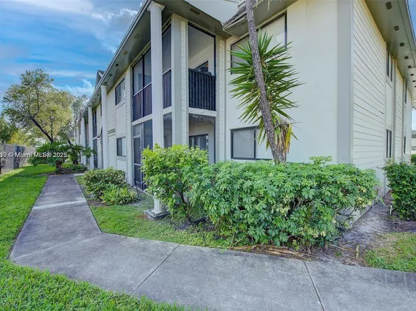 20760 NE 4th Ct APT 201, Miami, FL 33179