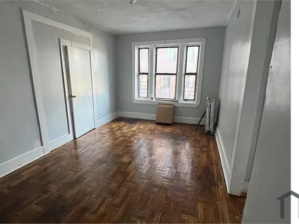 1010 E Tremont Ave, Bronx, NY 10460