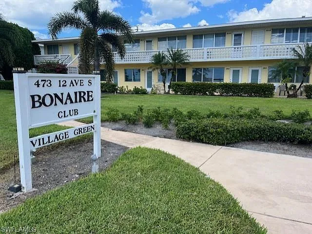 Photo 1 of 23 - 473 12th Ave S #B2 - Naples, FL Primary Photo - 473 12th Ave S #B2