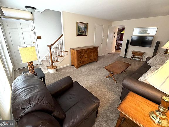 3rd image of 136 Albemarle Dr