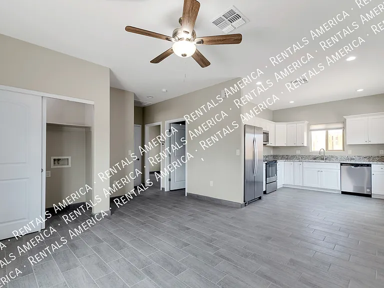 820 E 35th St #2 — Photo 11