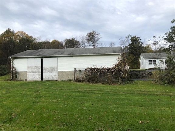 VIEW FROM SIDE OF GARAGE.