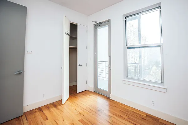 Rented by Nooklyn NYC LLC | media 44