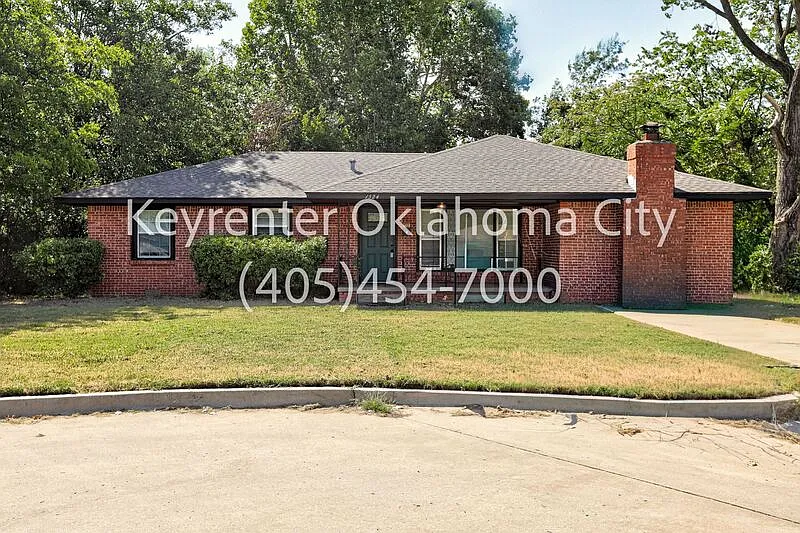 1524 Rowena Ln