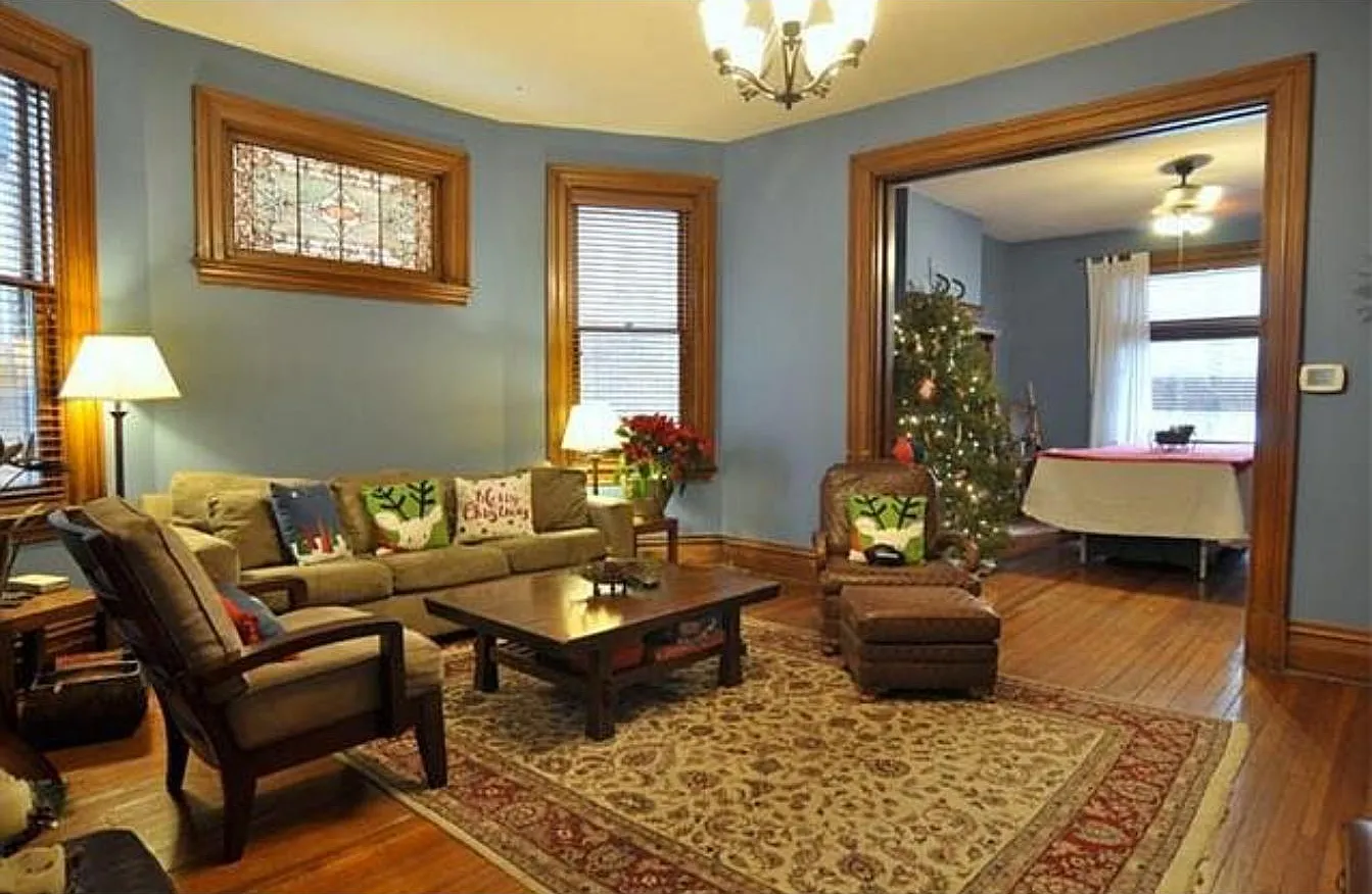 6 bed, 2.5 bath, 3900 sqft, $4,750 — Photo 3