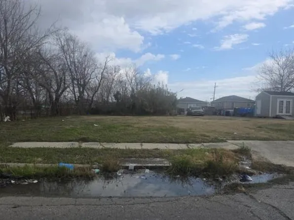 4521 Reynes St, New Orleans, LA 70126