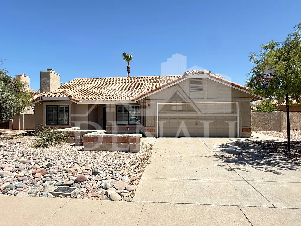 1211 E Drake Dr