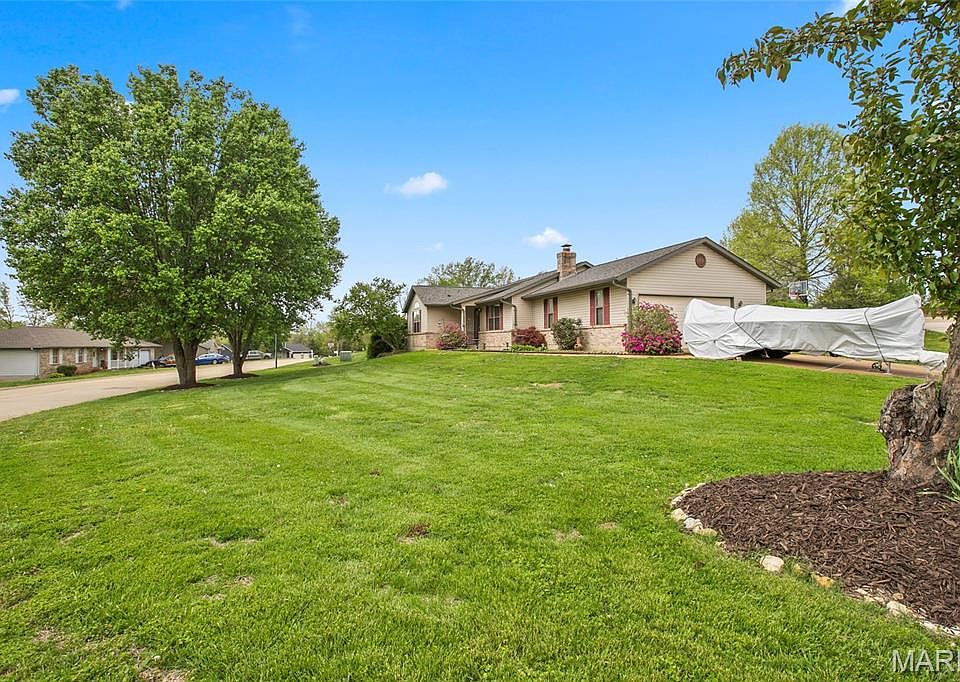 1st image of 4 Arlington Oaks Dr