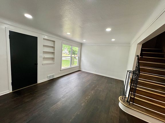 3rd image of 4185 Wyncote Rd
