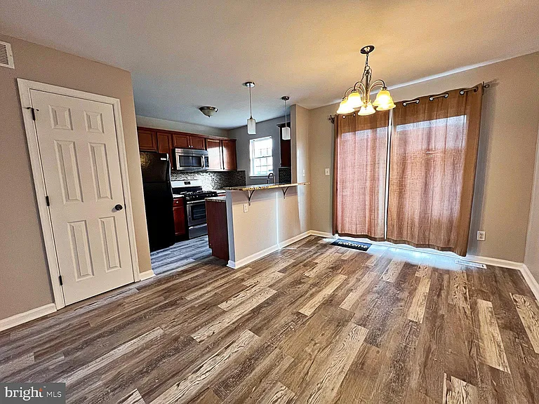 252 Vincent Cir — Photo 5