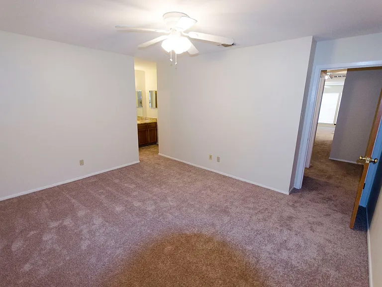 915 Todd Ln — Photo 6