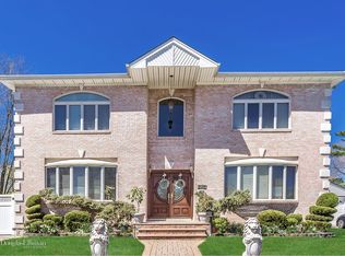 378 Howard Ave, Franklin Square, NY 11010