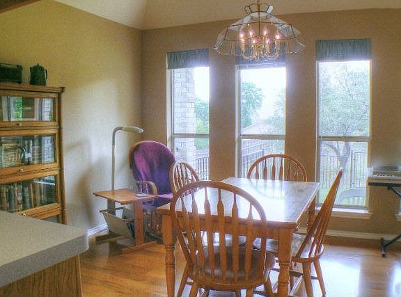 4th image of 204 Riverhill Blvd