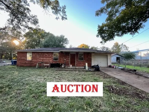 704 S 5th St, Hartshorne, OK 74547