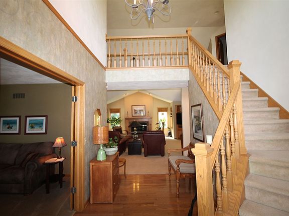 4th image of 2633 W Deer Path