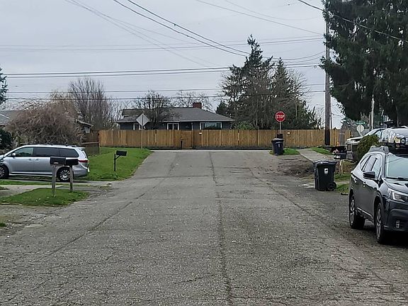 5th image of 701 E 68th St