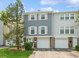 1927 Oxford Ct, Schaumburg, IL 60194