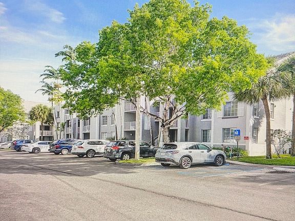 5th image of 677 SW 111th Ave APT 302
