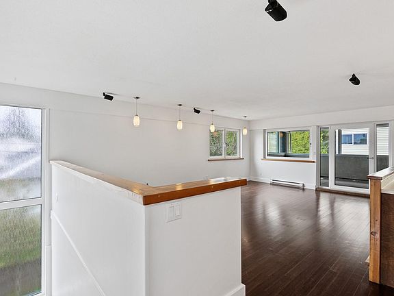 5th image of 571A McPhee Ave