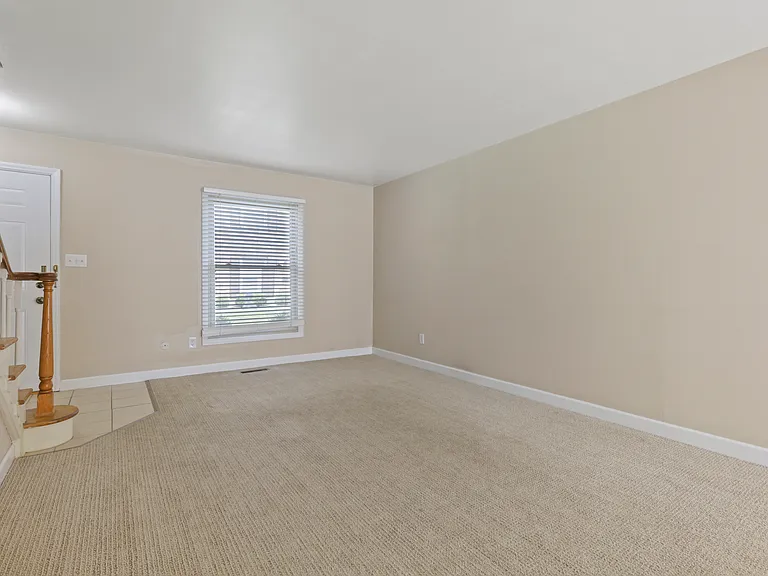 943 Manor Ln — Photo 24