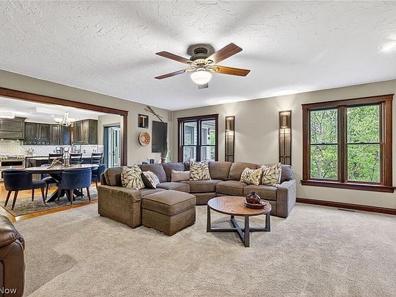 3rd image of 607 Highwood Dr