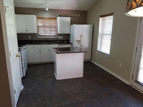 2nd image of 931 Lajolla Ln