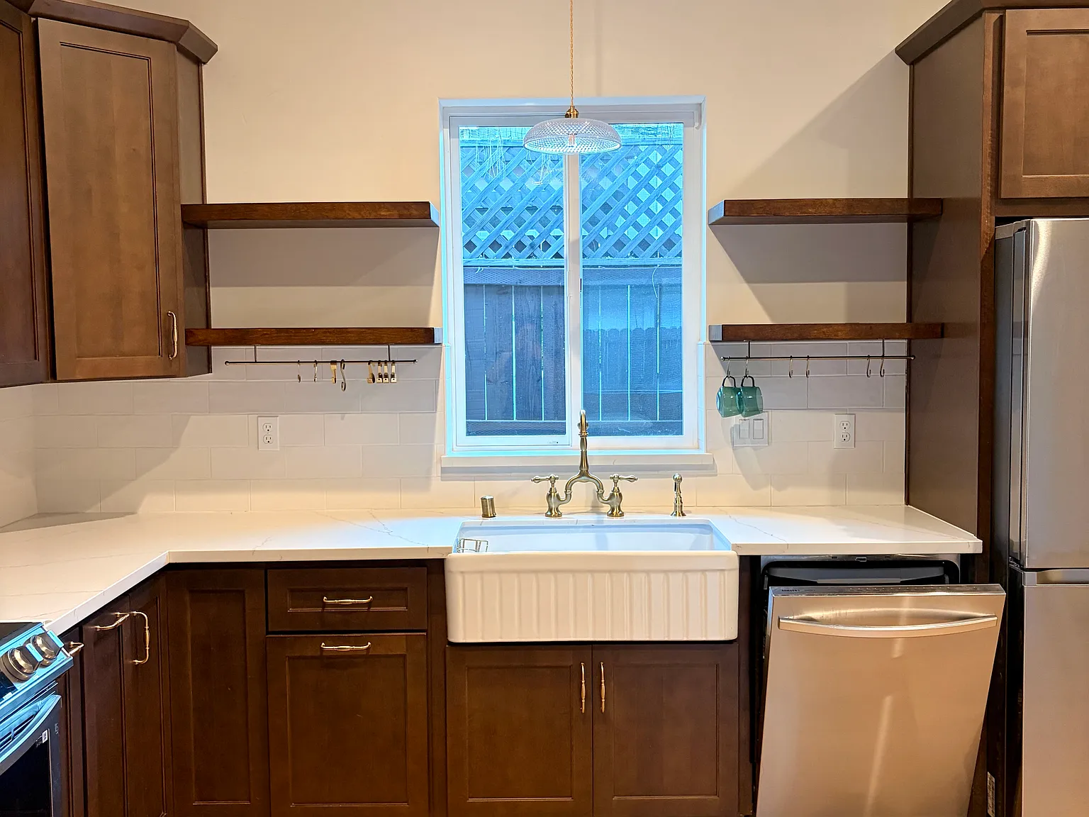 2 bed, 999 sqft, $2,200 — Photo 2