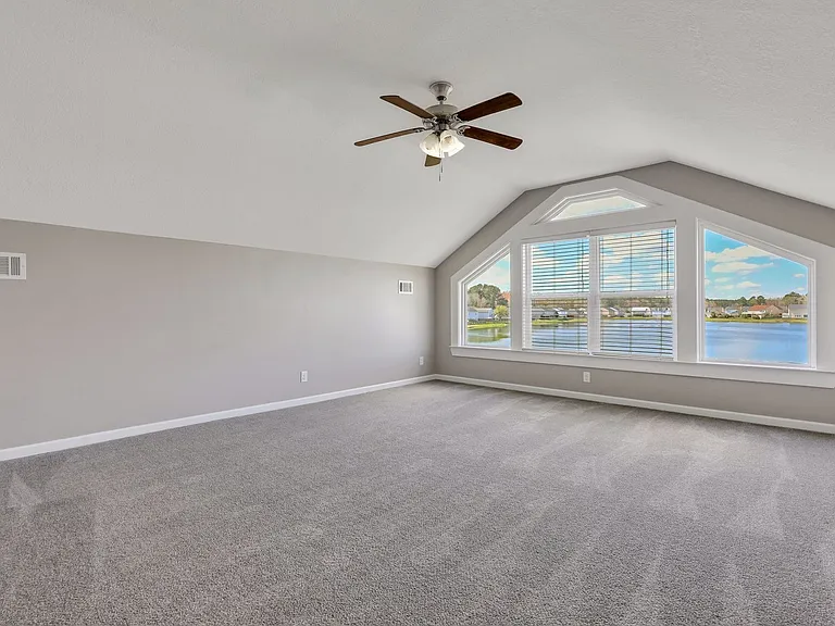 94 Lake Shore Blvd — Photo 36