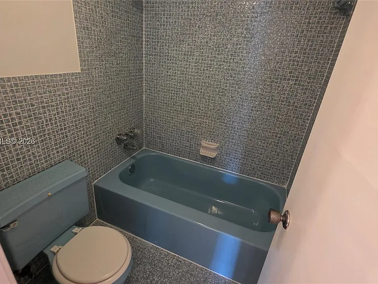 1351 NE Miami Gardens Dr #413E — Photo 11