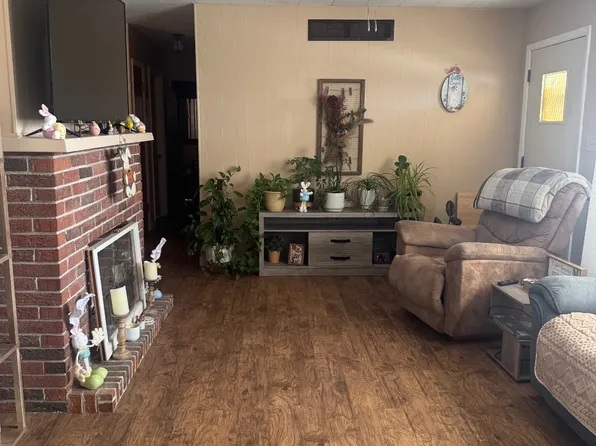 207 E 12th St, Beardstown, IL 62618