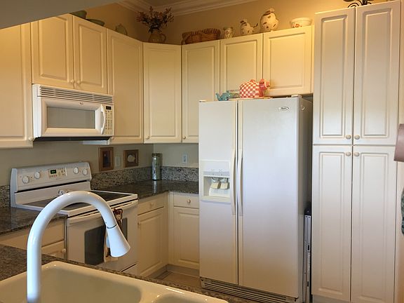 4th image of 3383 Lakeside Dr