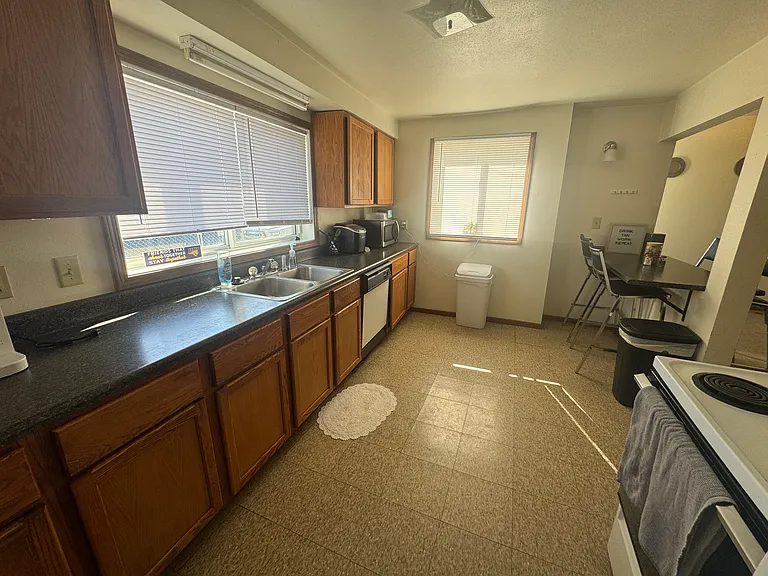 1009 W 22nd St #44 — Photo 4