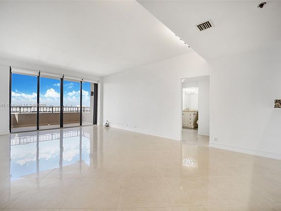 4th image of 251 Crandon Blvd APT 1231