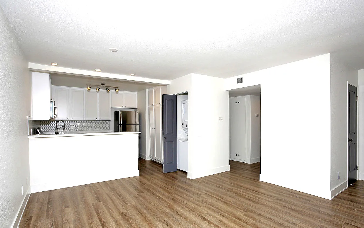 Lakehouse Apartments — Photo 2