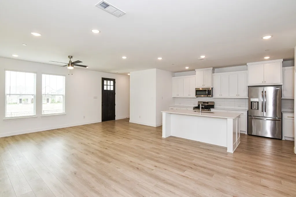 3 bed, 2.5 bath, 2282 sqft, $3,150 — Photo 2