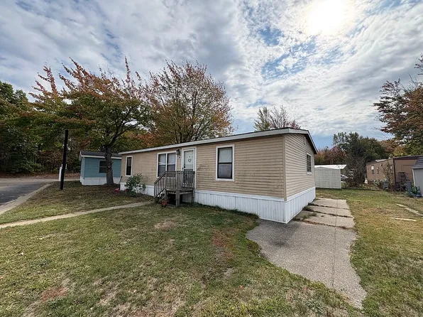 1281 Pontaluna Rd, Spring Lake, MI 49456