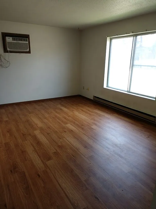 5 bed, 1600 sqft, $2,400 — Photo 4