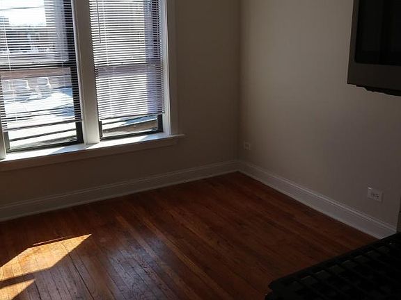 2nd image of 1700-1710 W Albion Ave #1702-3S